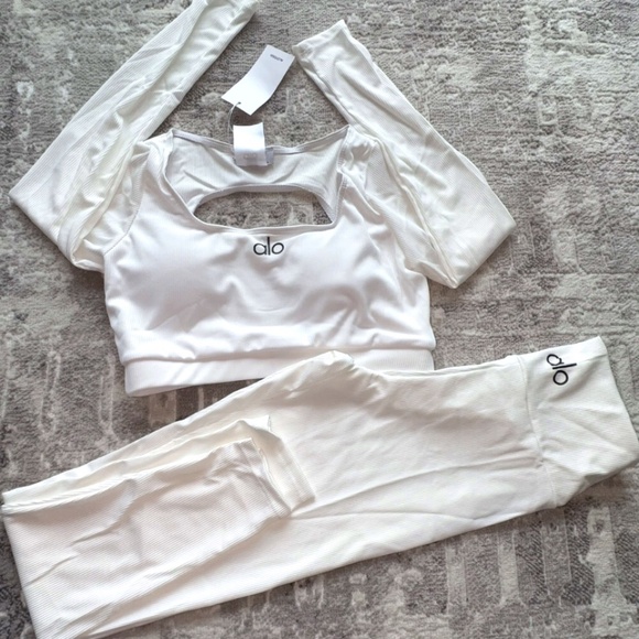 White Ribbed Yoga Set 2 Piece Gym Lounge Long Sleeve Crop Top & Leggings - Picture 1 of 3
